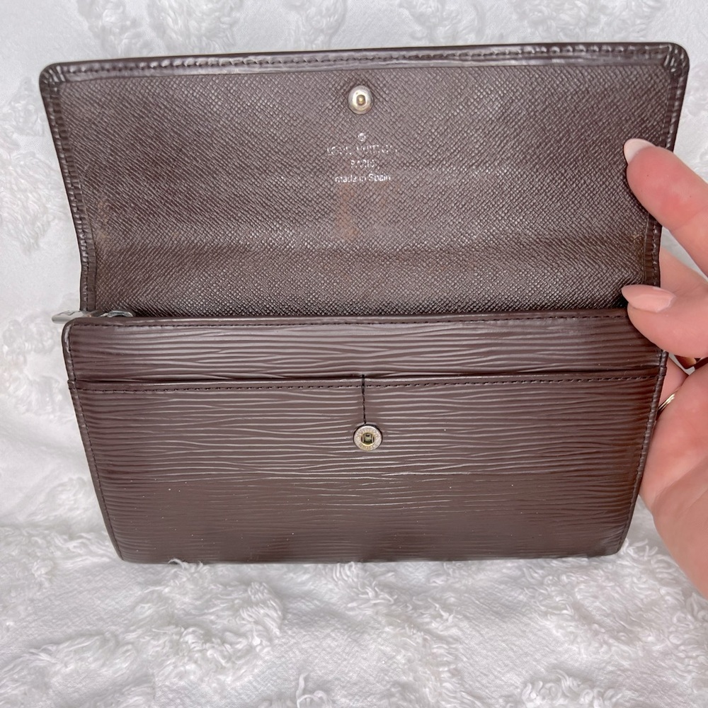 LOUIS VUITTON • EPI LEATHER • SARAH WALLET - Picture 5 of 10